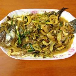 酸菜焖鱼的做法[图]