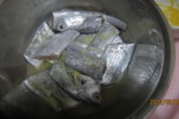 乾煎带鱼的做法图解1
