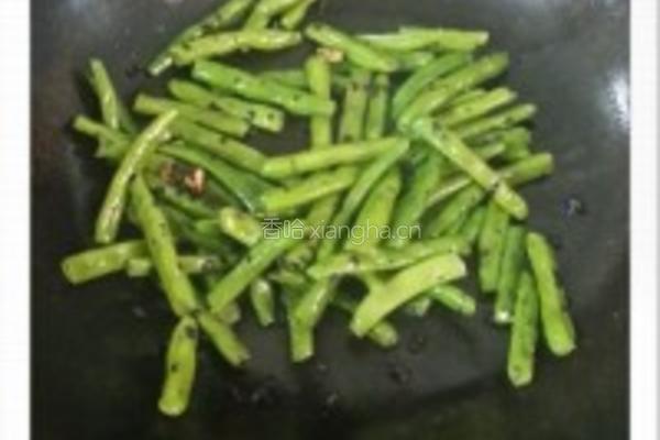 豆豉炒四季豆的做法图解4