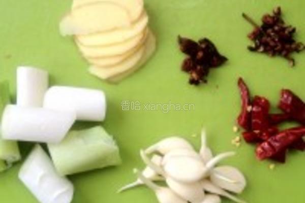 冬瓜胡萝卜焖鸭腿的做法图解1