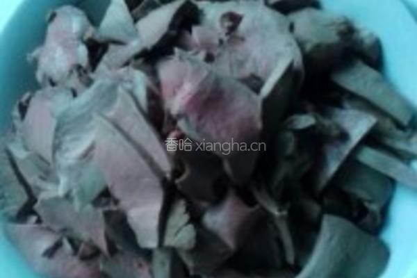 芹菜炒猪心的做法图解1