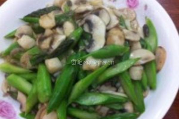芦笋口蘑炒鲜贝的做法图解2