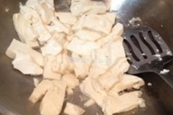 素炒小豆腐的做法图解1