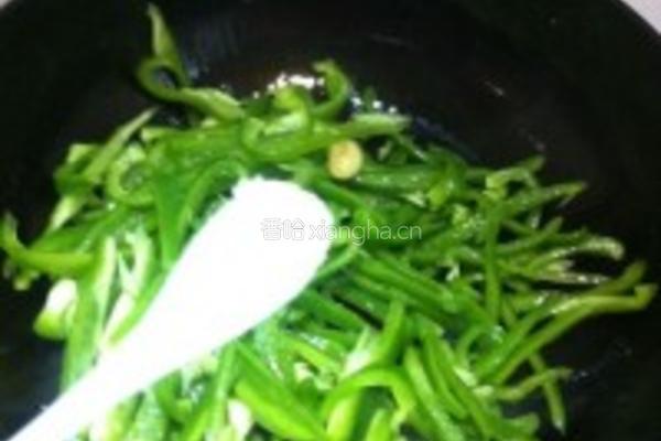 虾仁炒圆椒的做法图解4