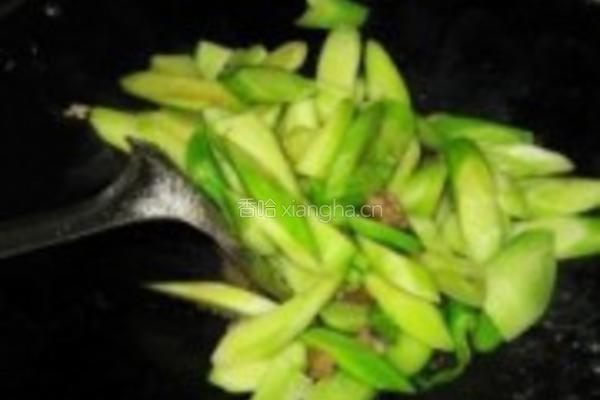 小炒芥蓝片的做法图解6