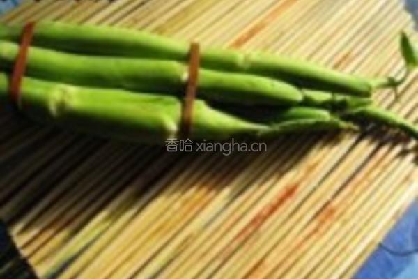 小炒芥蓝片的做法图解1