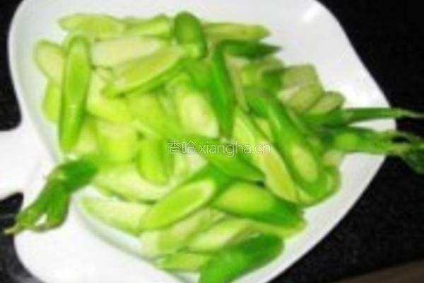小炒芥蓝片的做法图解4