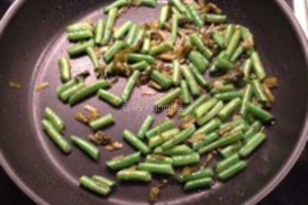 雪菜肉末四季豆的做法图解4