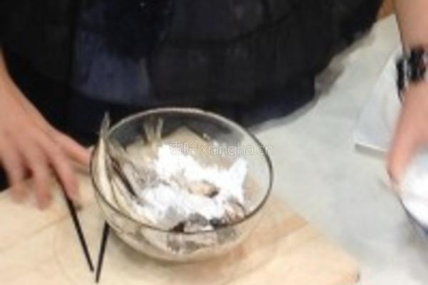 酸辣小黄花鱼的做法图解1