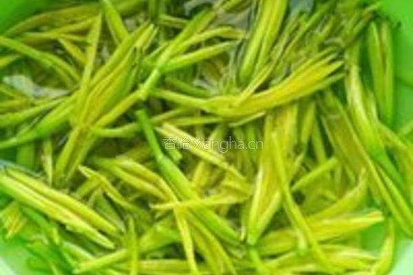 炒新鲜黄花菜的做法图解3