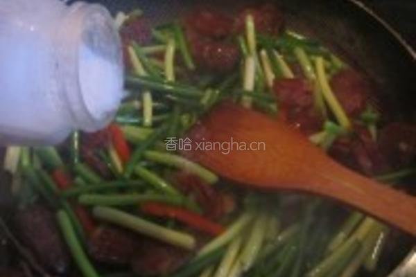 腊肠炒蒜苗的做法图解5
