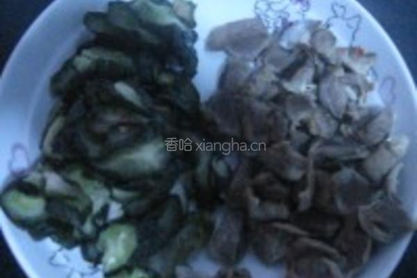 鸡胗炒黄瓜钱的做法图解1