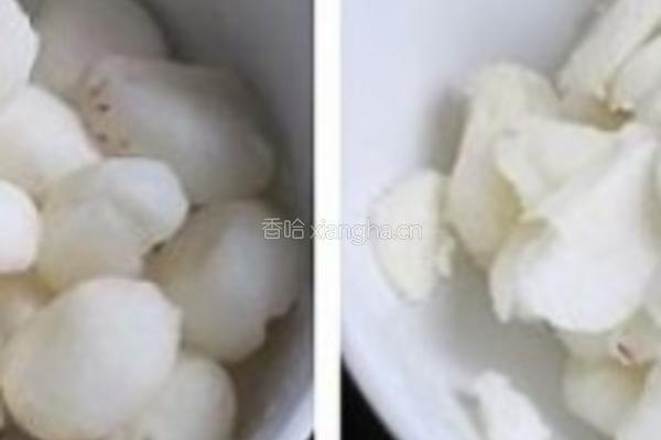 荸荠炒荷兰豆的做法图解1