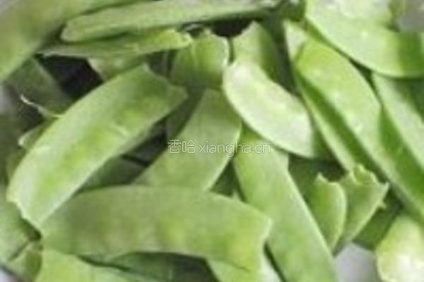 荸荠炒荷兰豆的做法图解2
