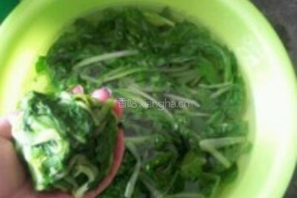 小白菜粉丝贡丸汤的做法图解2
