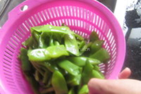 扁豆小炒肉的做法图解3