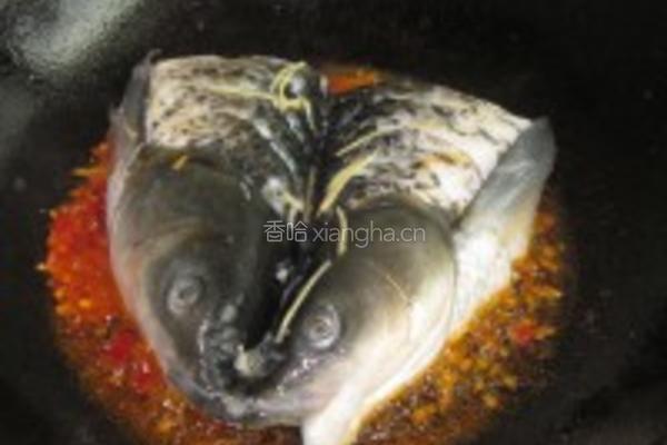 双味剁椒鱼头的做法图解4