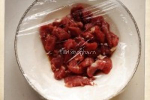 芹菜炒里脊的做法图解2