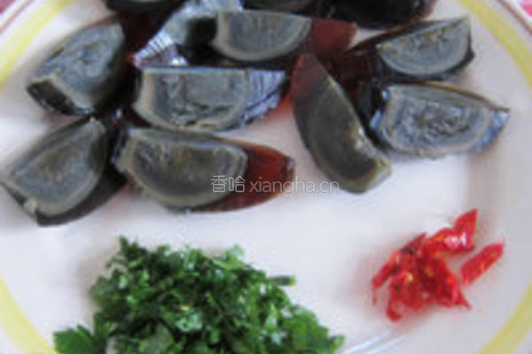 泰式凉拌皮蛋豆腐的做法图解2