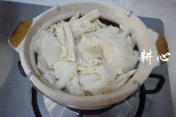 竹荪腐竹排骨煲的做法图解9