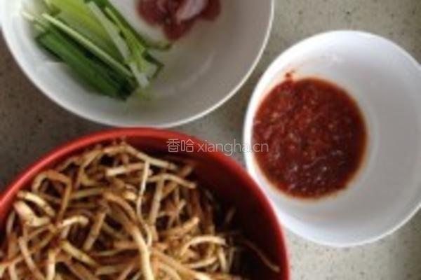 折耳根炒肉的做法图解1
