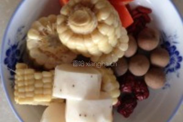 玉米胡萝卜山药猪骨汤的做法图解2