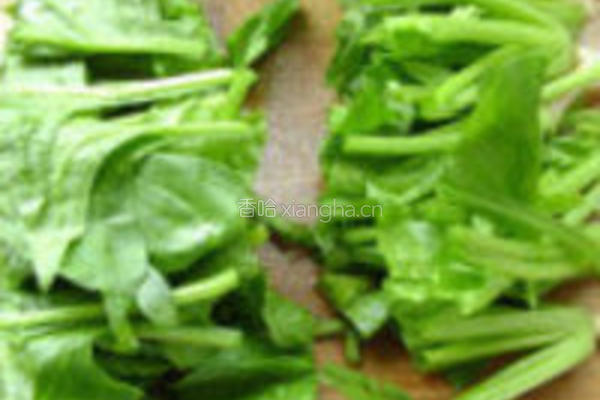 黑豆黑芝麻小鱼干凉拌菠菜的做法图解1