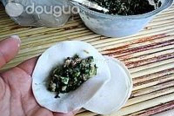荠菜猪肉锅贴的做法图解8