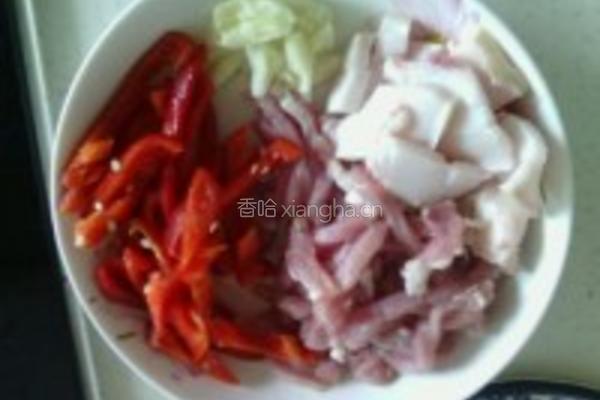 蒜苗梗炒瘦肉条的做法图解2
