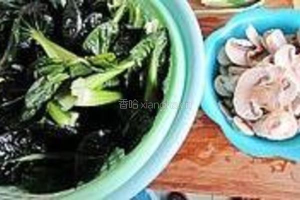 椒油口蘑小油菜的做法图解2