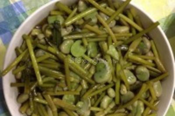 蒜苗蚕豆的做法图解3