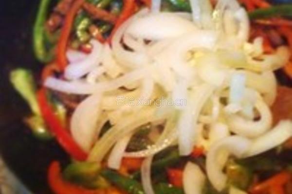 黑胡椒牛肉烩双椒的做法图解7