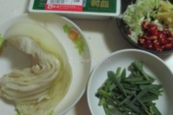酸菜烧血旺的做法图解1
