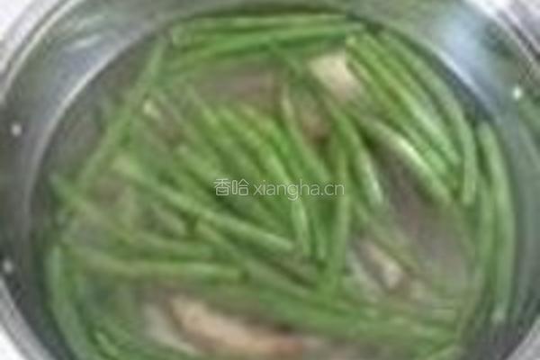 四季豆煸腊肠的做法图解2