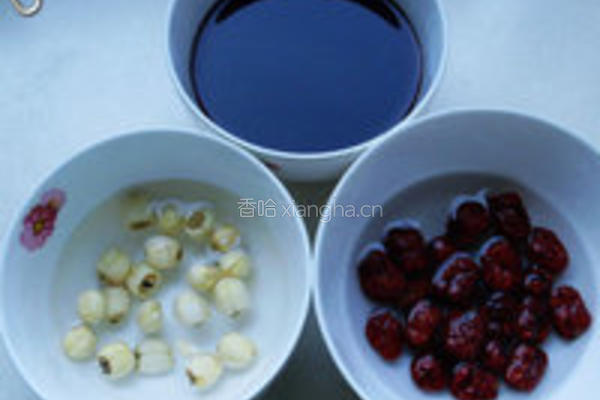 黑米莲子红枣冰粥的做法图解1