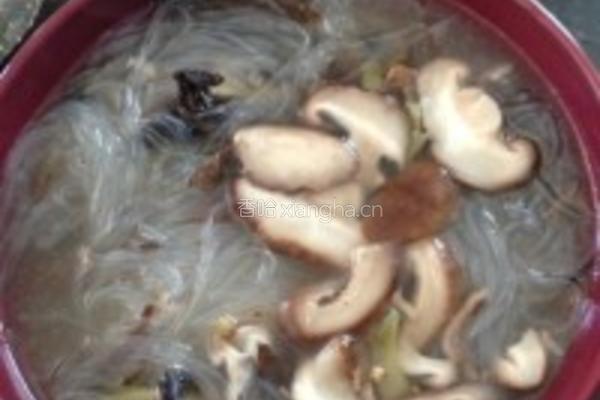 蘑菇粉丝汤的做法图解7