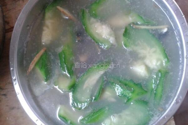 皮蛋丝瓜汤