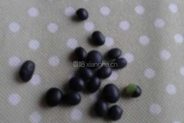 卤黑豆的做法图解1