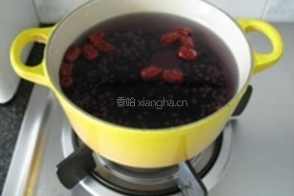 黑米薏仁桂圆汤的做法图解3