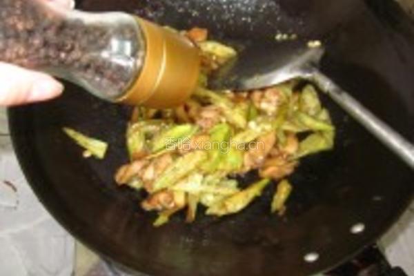 黑椒秋葵炒鸡肉的做法图解8
