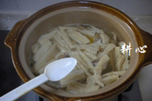 金针菜腐竹排骨汤的做法图解12