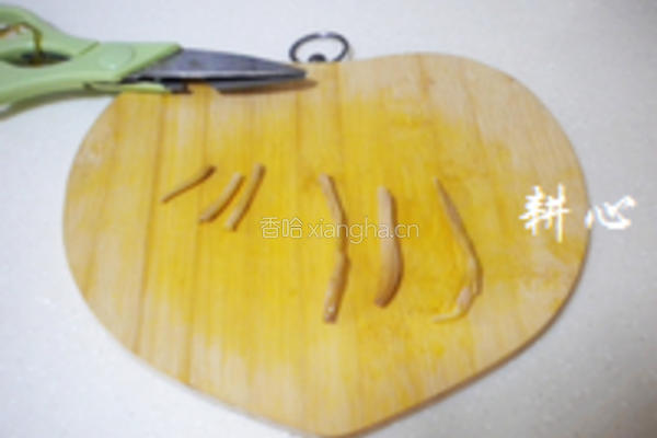 金针菜腐竹排骨汤的做法图解3