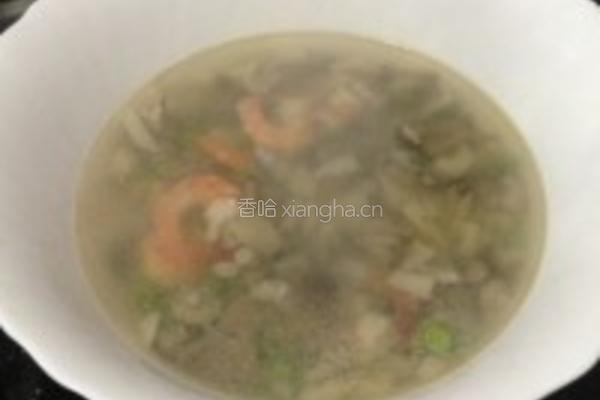 青豆菌菇鲜虾汤的做法图解5