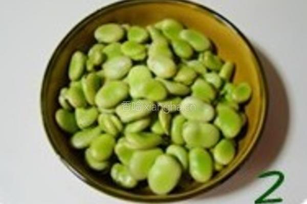 蒜香蚕豆的做法图解1