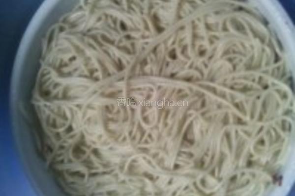 酸辣鸡蛋土豆炸酱面的做法图解11
