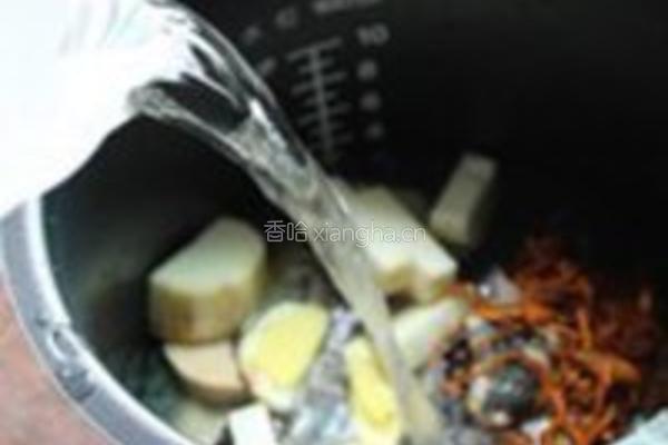 虫草花淮山乌鸡汤的做法图解2