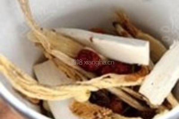 龙骨凤爪养生汤的做法图解3