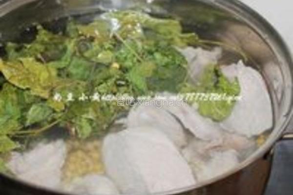 双豆桑叶骨头汤的做法图解2