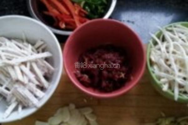 干煸芋头牛肉丝的做法图解2