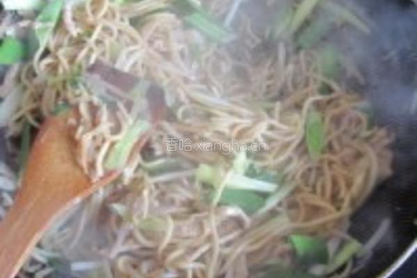 韭黄肉丝炒面的做法图解10